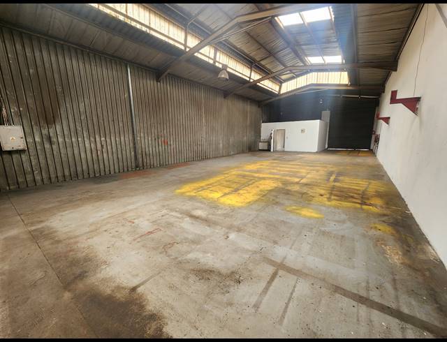 285M² WAREHOUSE TO LET IN WADEVILLE